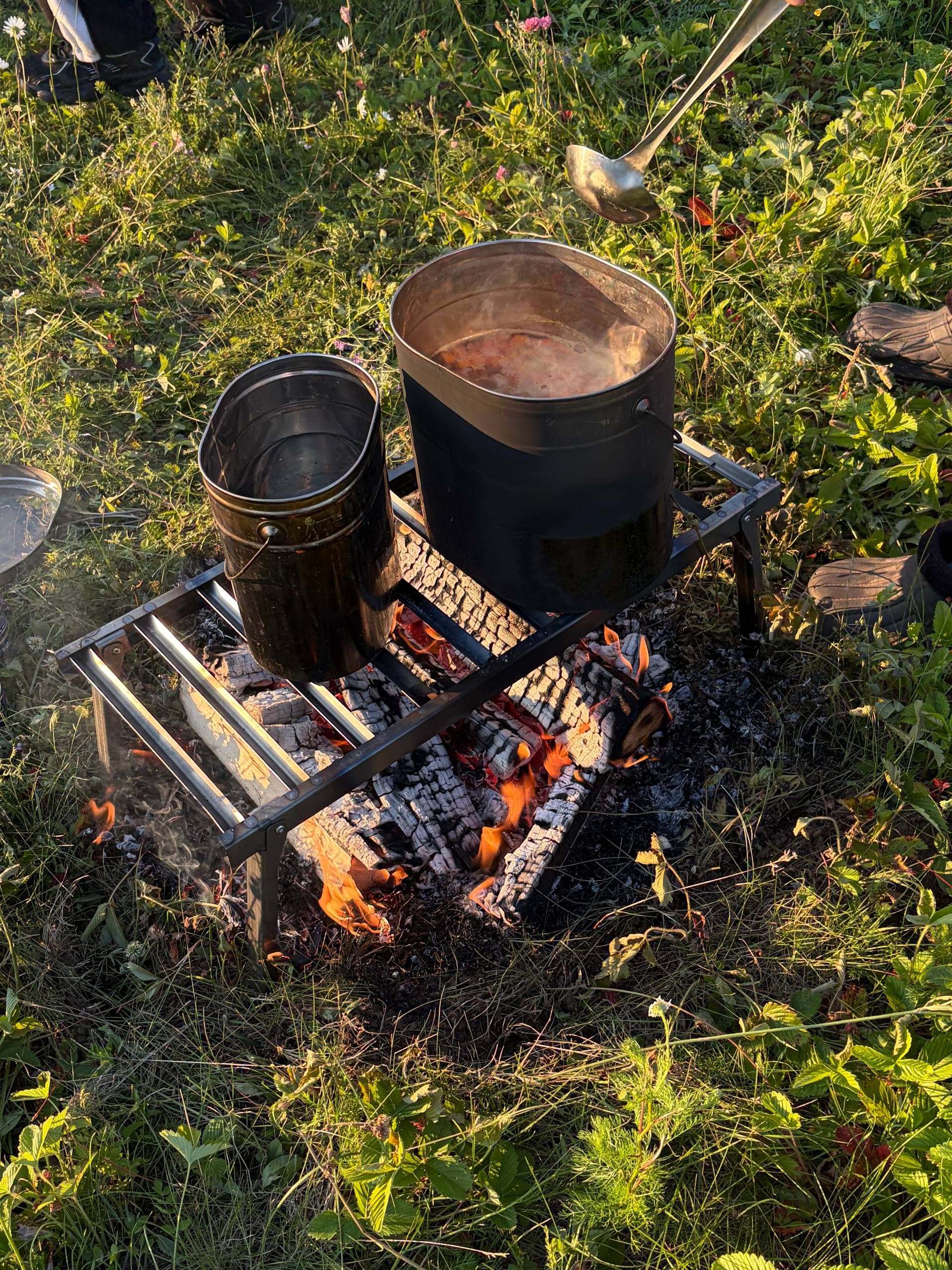 Походная кухня на костре во время ЧӐВАШCAMP
