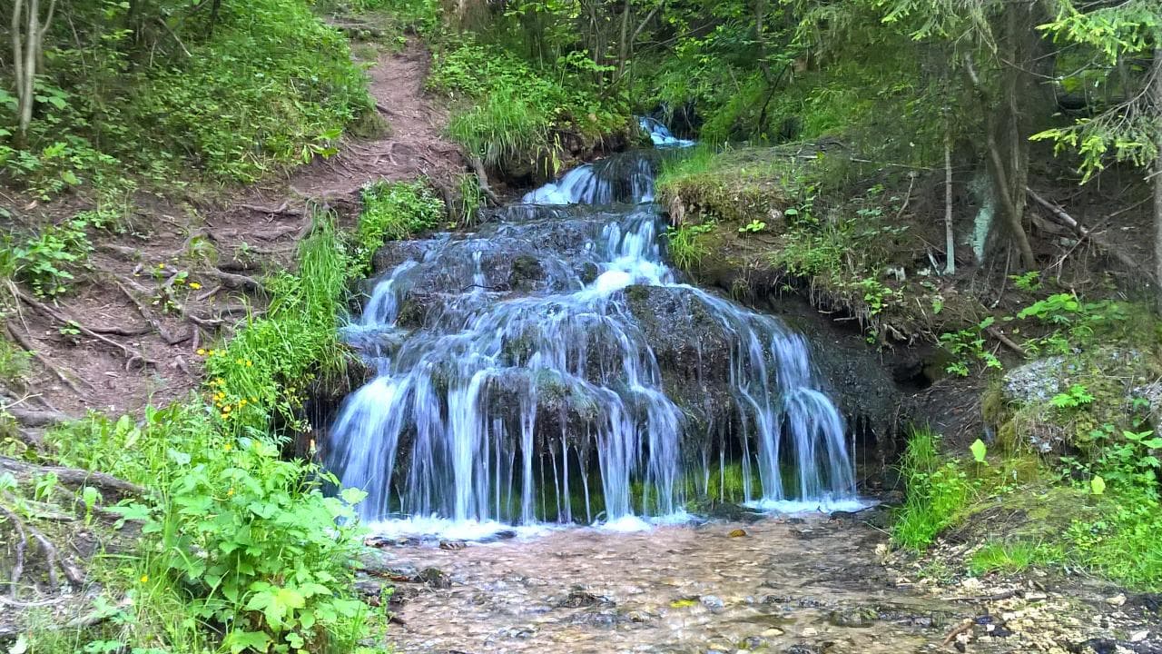 Лесной водопад Гремучий ручей на обложке маршрута